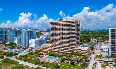 2300 - 2555 Collins Ave, Condo with 1 bedrooms, 1 bathrooms and null parking in Miami Beach FL | Image 1