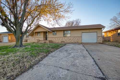 834 Mimosa Drive, Watonga, OK, 73772 | Card Image