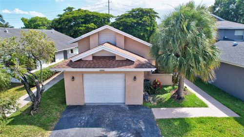 581 Lakeside Cir, Sunrise, FL, 33326-2136 | Card Image