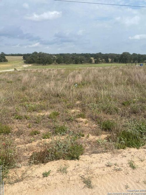 701 Sunrise Ln, La Vernia, TX, 78121-5112 | Card Image