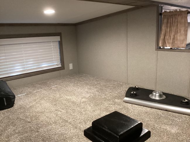Extra bunk area upper level | Image 33