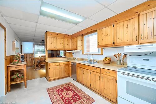 upper-33 Merigold Street, St. Catharines, ON, L2S2N4 | Card Image