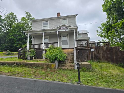 1111 Maple St, STAUNTON, VA, 24401-4529 | Card Image