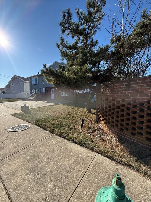 300 Branch Ave, Freeport, NY, 11520-6033 | Card Image