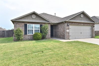 5975 E 147th Street S, House other with 3 bedrooms, 2 bathrooms and null parking in Bixby OK | Image 1