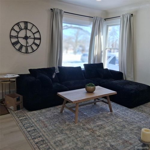 1338 Helen St, Inkster, MI, 48141-1726 | Card Image