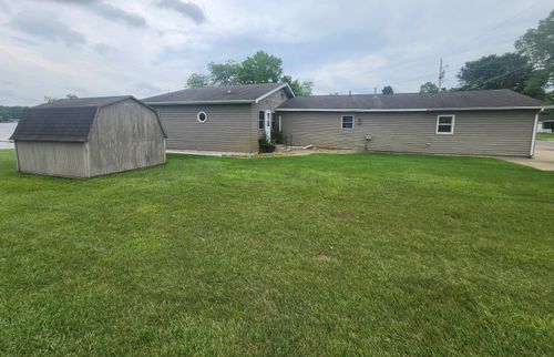 70165 Beach Dr, Edwardsburg, MI, 49112-8435 | Card Image