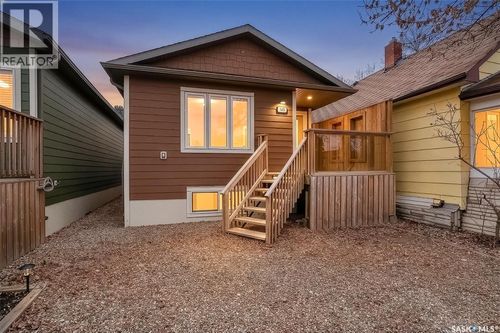 915 Athabasca St E, Moose Jaw, SK, S6H0M8 | Card Image