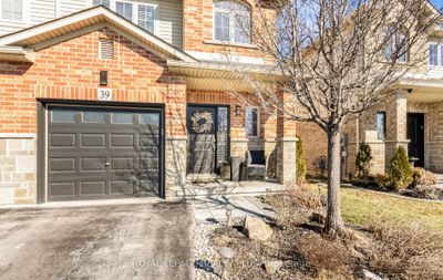 39 Redcedar Cres, Home with 3 bedrooms, 3 bathrooms and 2 parking in Stoney Creek ON | Image 2