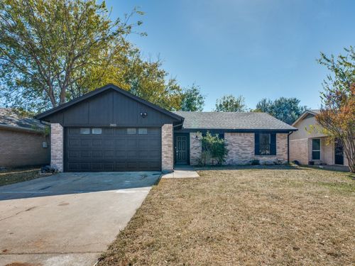 2805 Highlawn Ter, Fort Worth, TX, 76133-7204 | Card Image