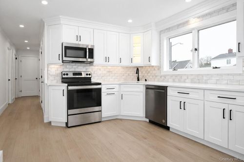 15 Bond Ln, Hicksville, NY, 11801-4510 | Card Image