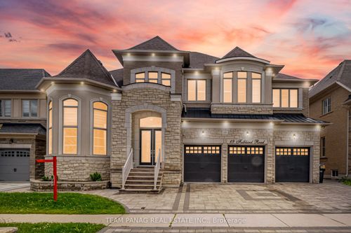 19 Falkland Rd, Brampton, ON, L6P4C3 | Card Image