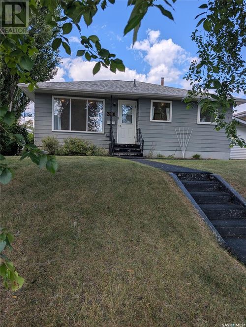 330 25th St E, Prince Albert, SK, S6V1T1 | Card Image