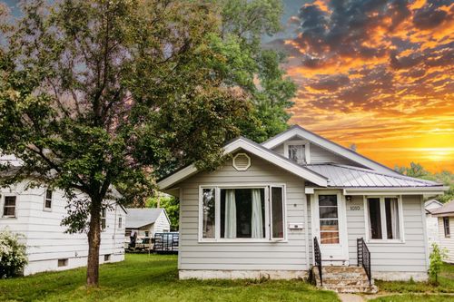 1010 8th St, International Falls, MN, 56649-2521 | Card Image