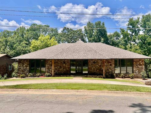 21 E Lake Dr, North Little Rock, AR, 72116-8301 | Card Image