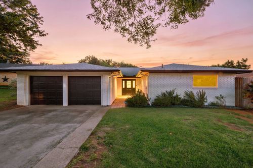652 Oak Drive, Hurst, TX, 76053 | Card Image