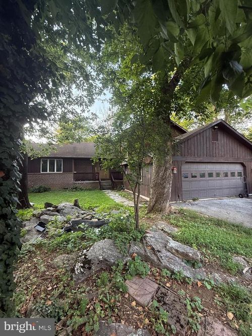 8 Bedrock Cir, Keedysville, MD, 21756-1303 | Card Image