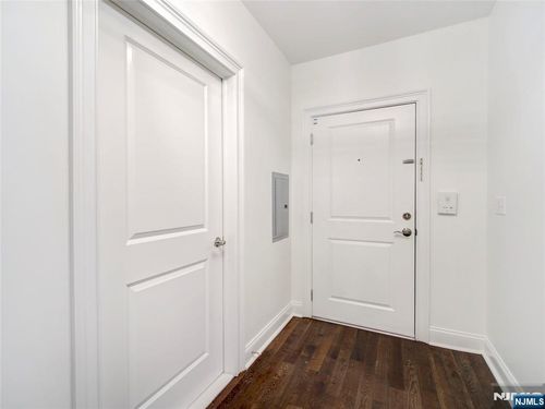 90 Clinton Ave, Newark, NJ, 07114-2012 | Card Image