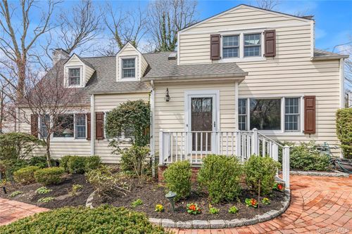 35 Mitchell Rd, Port Washington, NY, 11050-4122 | Card Image