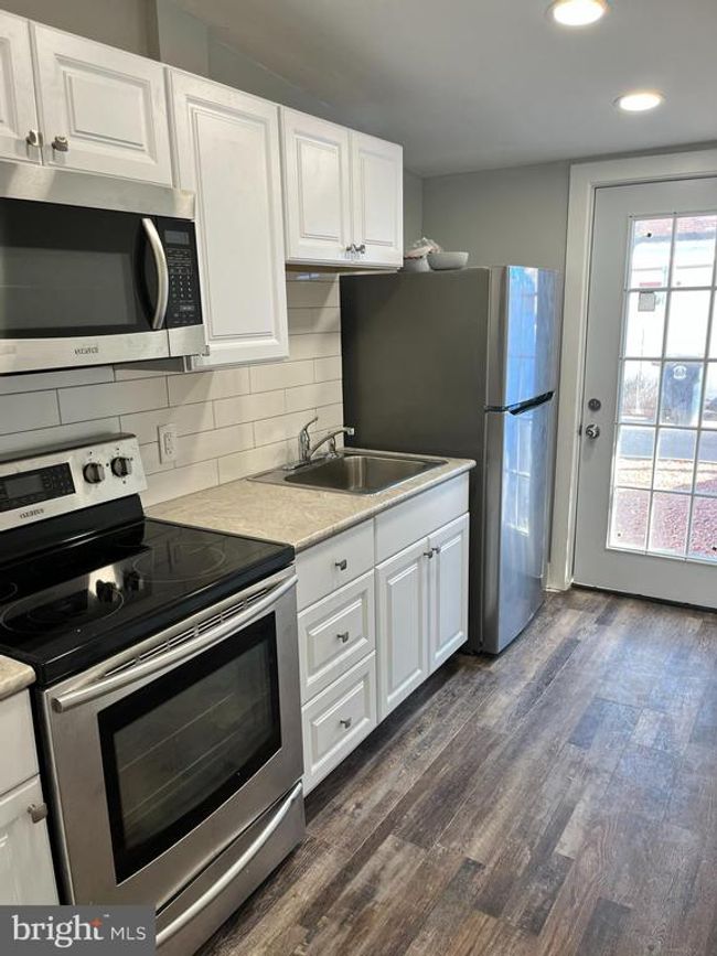 209 Lexington Ave, Townhouse with 3 bedrooms, 1 bathrooms and null parking in CRUM LYNNE PA | Image 6