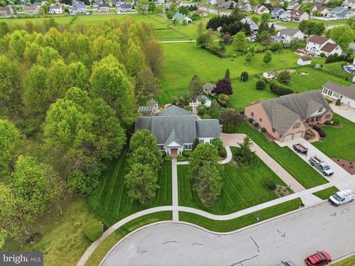 33 Warm Breeze Ct, HANOVER, PA, 17331-7763 | Card Image