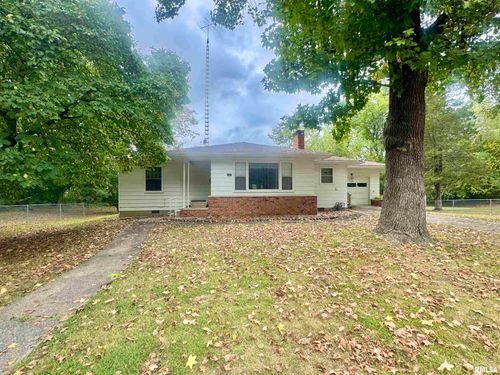 1103 N Maple St, Benton, IL, 62812-1035 | Card Image