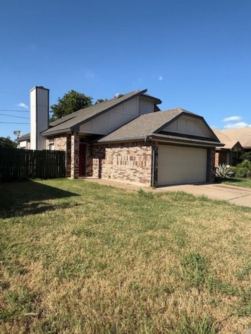 608 Oakland Hills Dr, Arlington, TX, 76018-2278 | Card Image