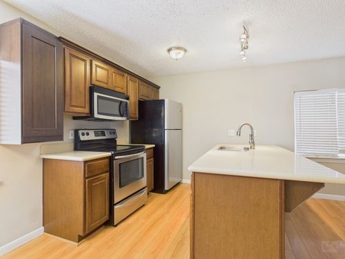 apt-101-2408 Longview St, Austin, TX, 78705-4215 | Card Image