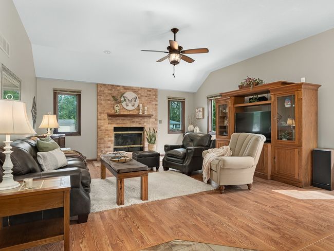 279 N Division St, House other with 4 bedrooms, 3 bathrooms and 2 parking in Braidwood IL | Image 4