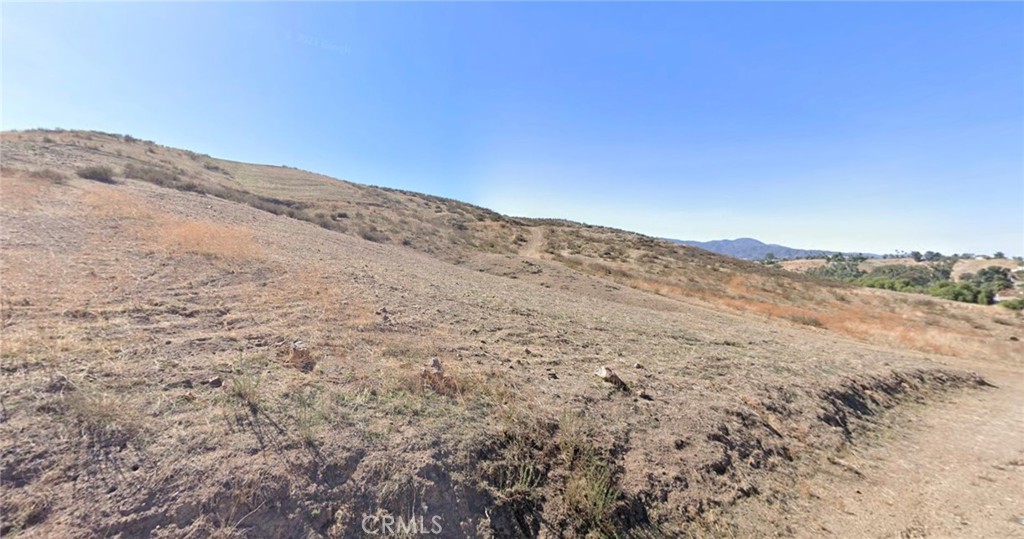 Land in Lake Elsinore