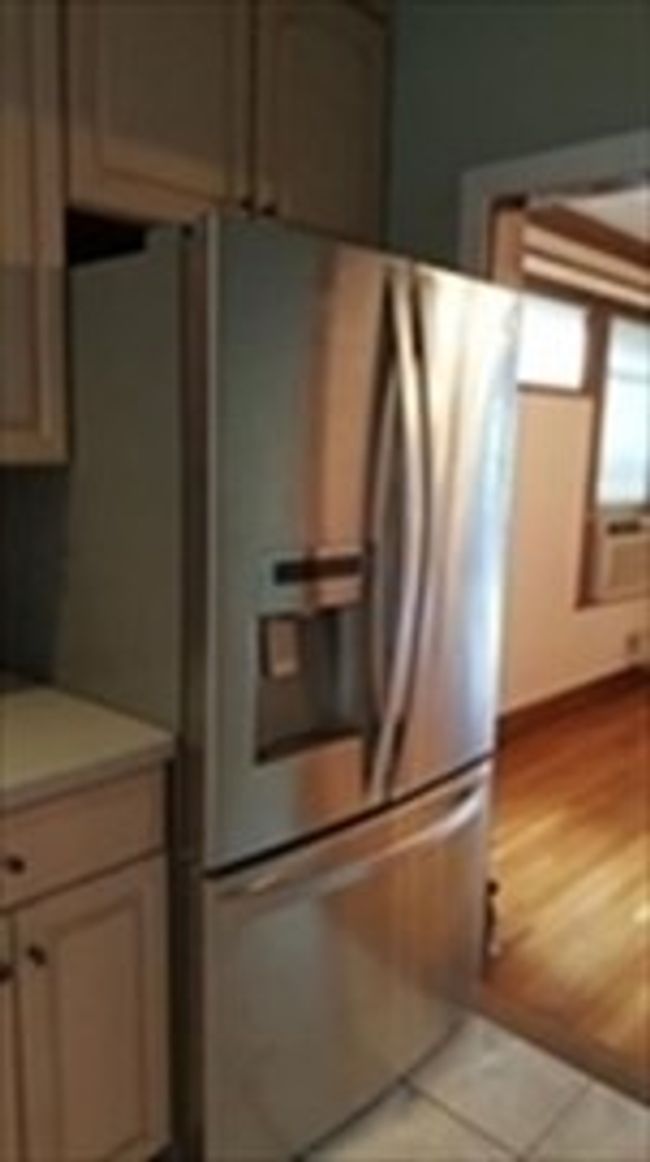 2 - 114 Lake St, Condo with 3 bedrooms, 1 bathrooms and 2 parking in Arlington MA | Image 10