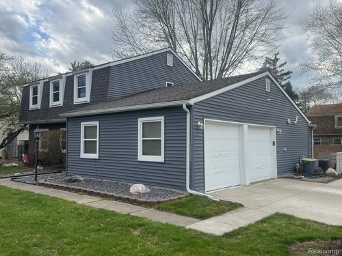 2769 Renshaw Dr, Troy, MI, 48085-3745 | Card Image