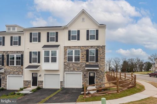 923 Magnolia Ln, SPRING CITY, PA, 19475-1420 | Card Image