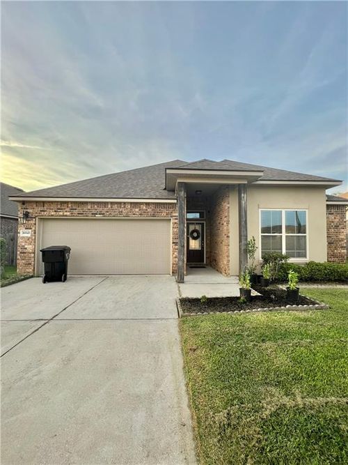 16945 River Park Dr, Covington, LA, 70435-5533 | Card Image