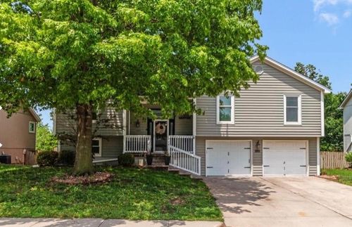 1004 Se 10th St, Lee's Summit, MO, 64081-3081 | Card Image