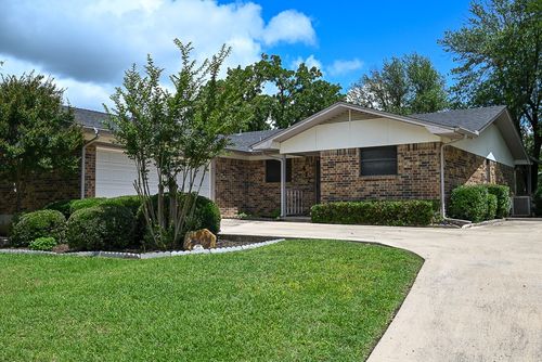 412 Half Moon Way, Runaway Bay, TX, 76426-9776 | Card Image