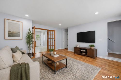 11-1 Union Ave, Danbury, CT, 06810-5975 | Card Image
