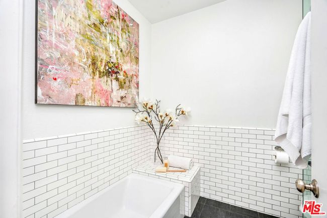 204 - 1830 Westholme Ave, Condo with 2 bedrooms, 3 bathrooms and 2 parking in LOS ANGELES CA | Image 19