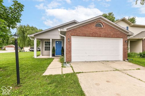 652 Meadows Edge Ln, Indianapolis, IN, 46217-5351 | Card Image
