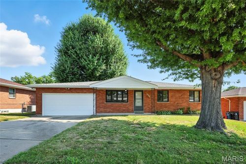 4365 Debra Kay Ln, Affton, MO, 63123-6724 | Card Image