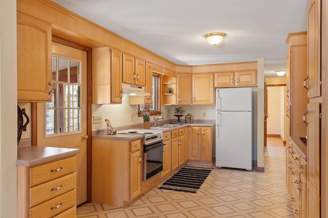 1096 W Hollis St, House other with 3 bedrooms, 3 bathrooms and null parking in Nashua NH | Image 27