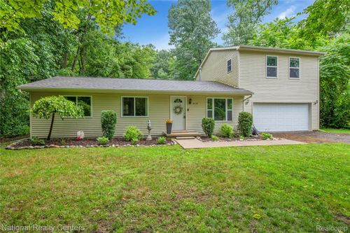 21135 Elwell Rd, Sumpter Twp, MI, 48111-8603 | Card Image