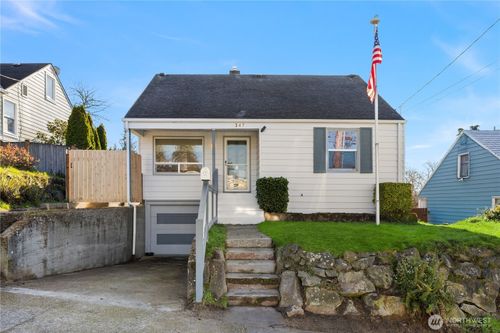 347 Nw 52nd St, Seattle, WA, 98107-3526 | Card Image