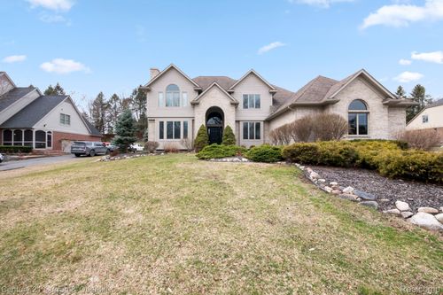 18489 Fox Hollow Ct, Northville, MI, 48168-8847 | Card Image