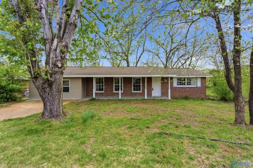 69 E Lakeside Dr, Florence, AL, 35630-3213 | Card Image