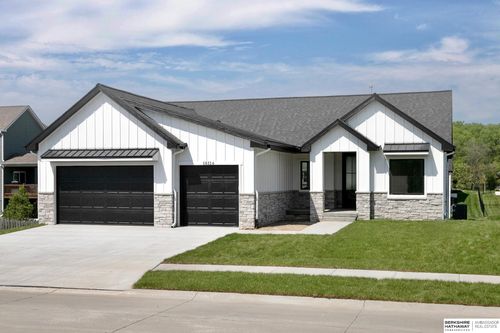 11403 S 191st Ave, Gretna, NE, 68028-3557 | Card Image
