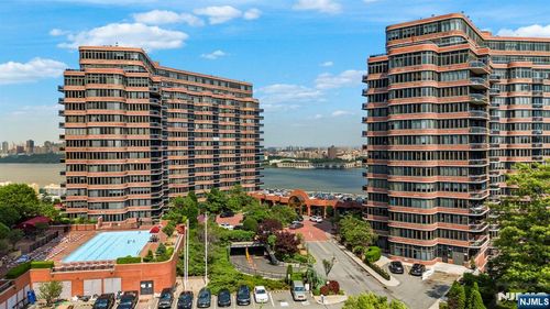 100 Carlyle Dr, Cliffside Park, NJ, 07010-3501 | Card Image