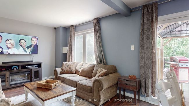 621 Cobblehill Dr, House attached with 4 bedrooms, 3 bathrooms and 3 parking in Oshawa ON | Image 8