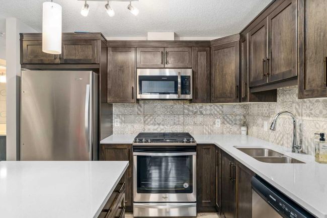 907 Cranbrook Walk Se, Home with 2 bedrooms, 1 bathrooms and 2 parking in Calgary AB | Image 8