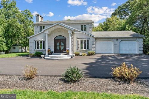 1903 W Bangor Rd, Bangor, PA, 18013-9325 | Card Image